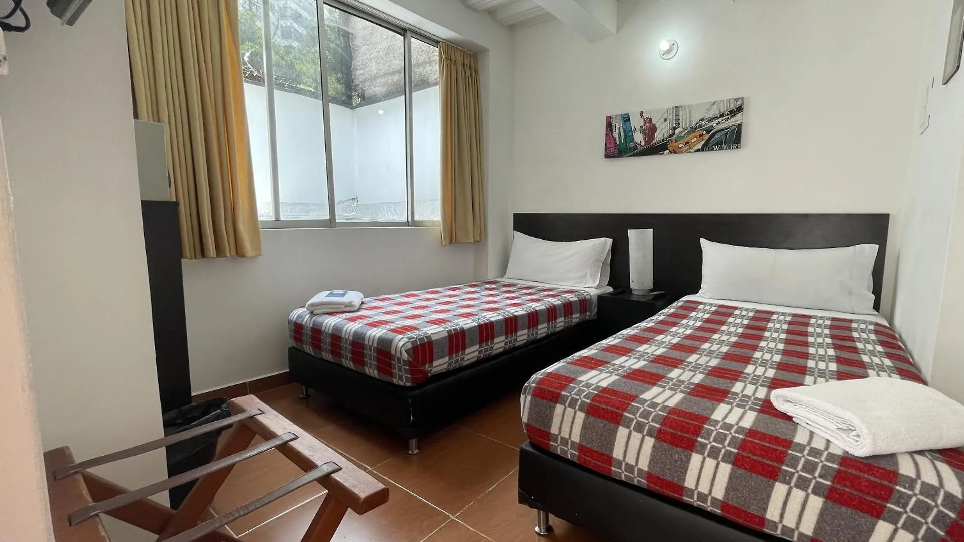 Hostal Lleras Calle 8 Medellin Colombia
