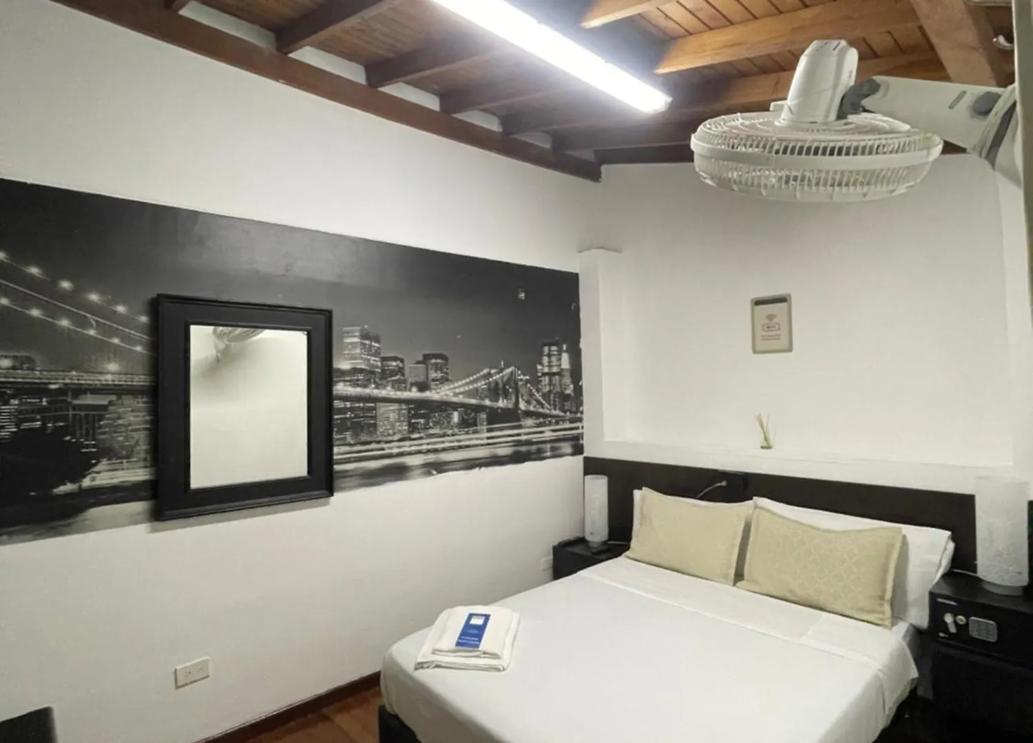 Hostal Lleras Calle 8 Medellin Hostel