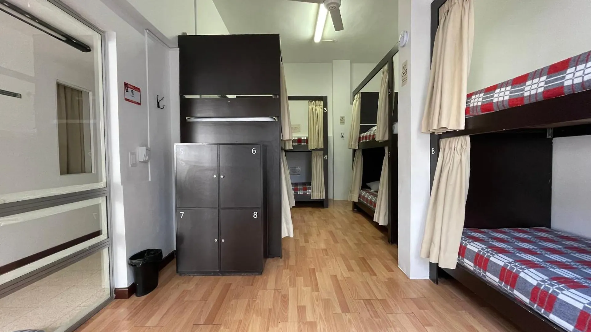 Hostal Lleras Calle 8 Medellin 0*,