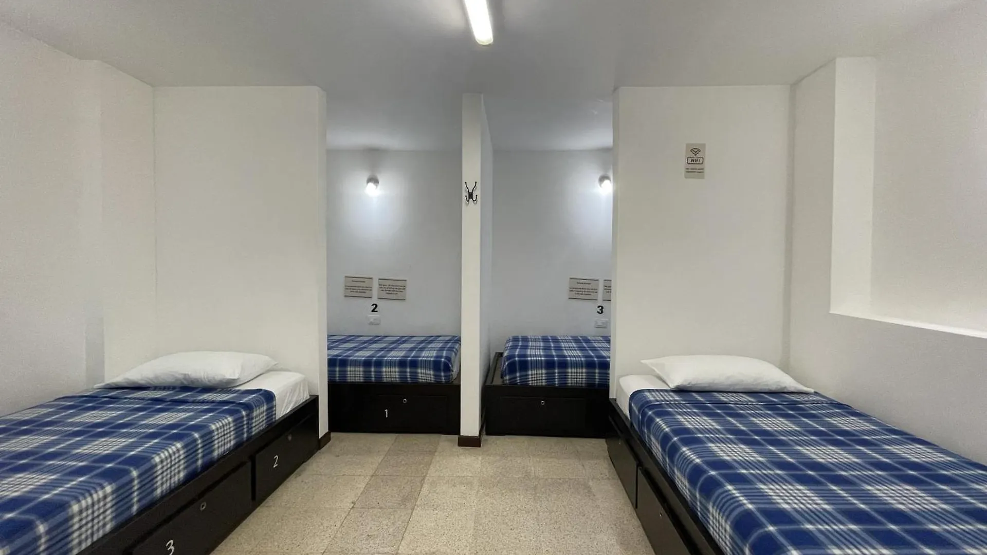 Hostal Lleras Calle 8 Medellin 0*,  Colombia