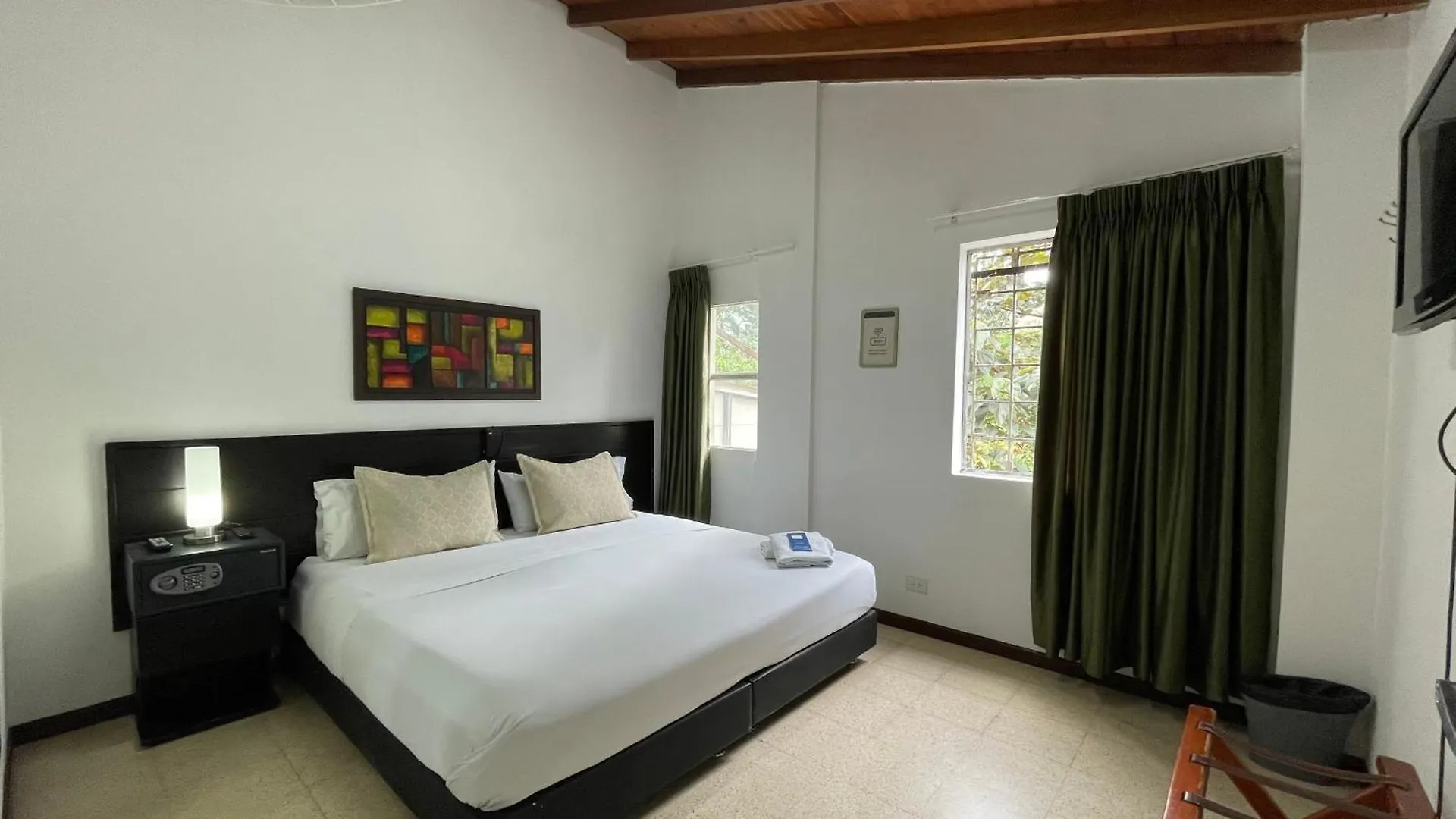 Hostal Lleras Calle 8 Medellin 0*,  Colombia