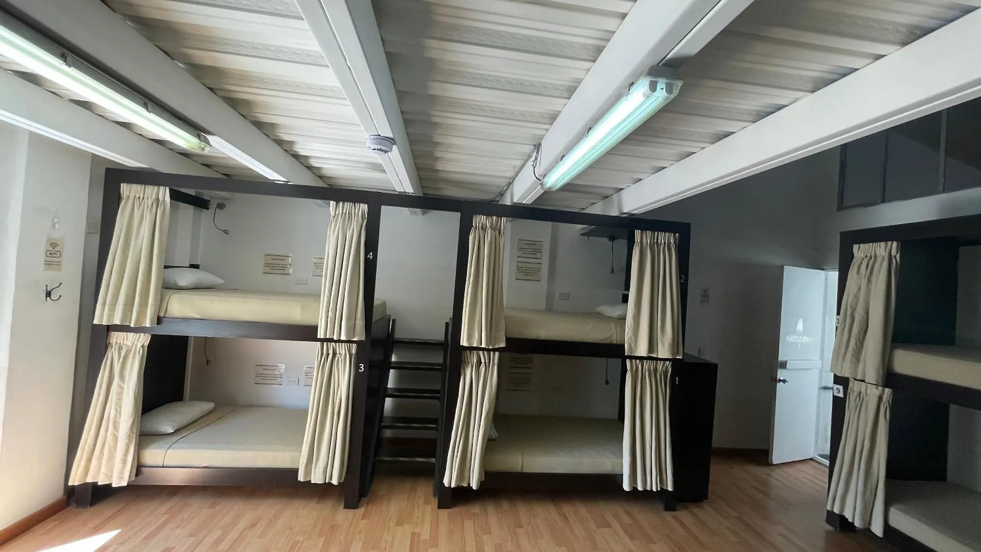 Hostal Lleras Calle 8 Medellin 0*,  Colombia