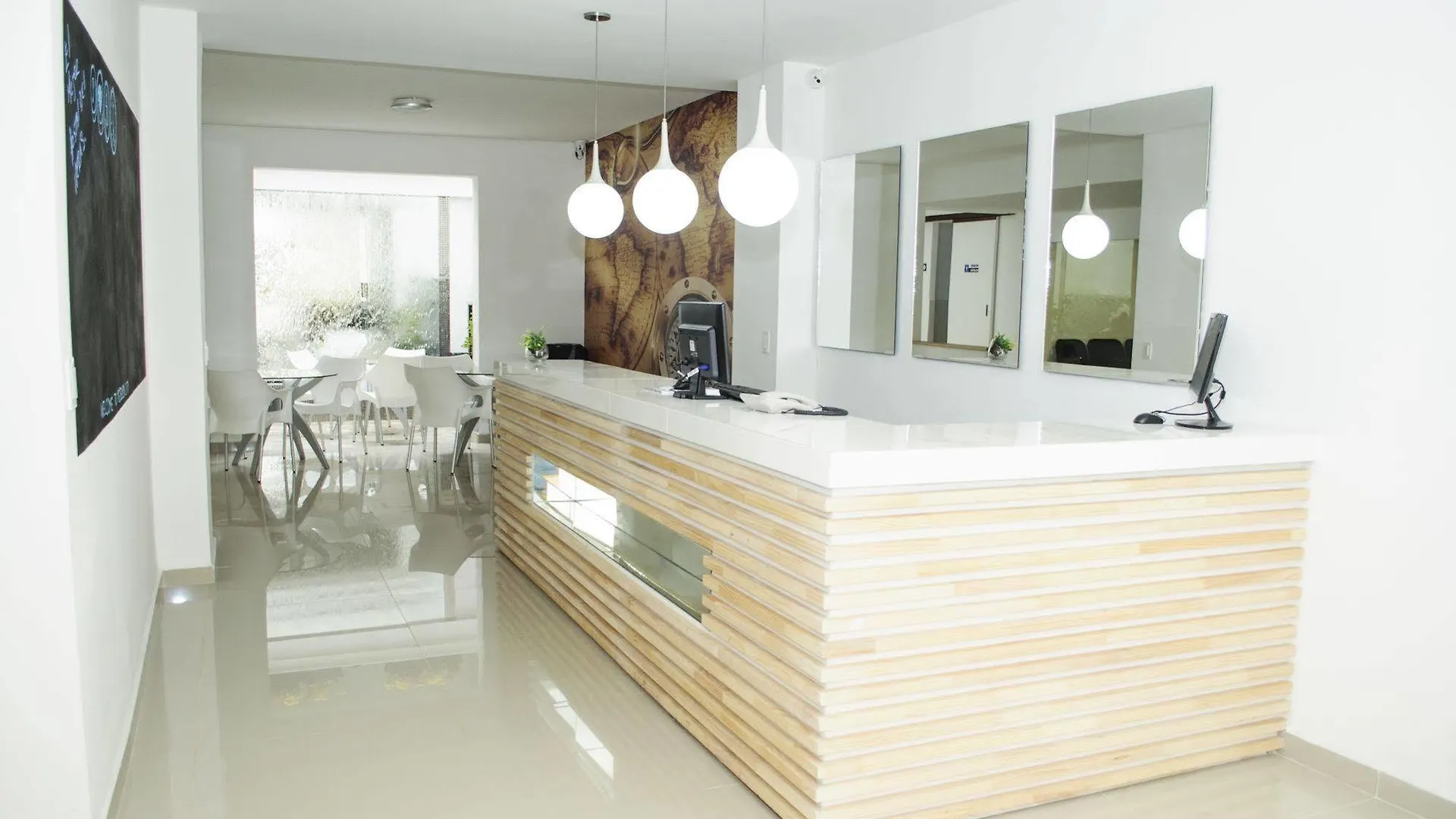 Hostal Lleras Calle 8 Medellin 0*,
