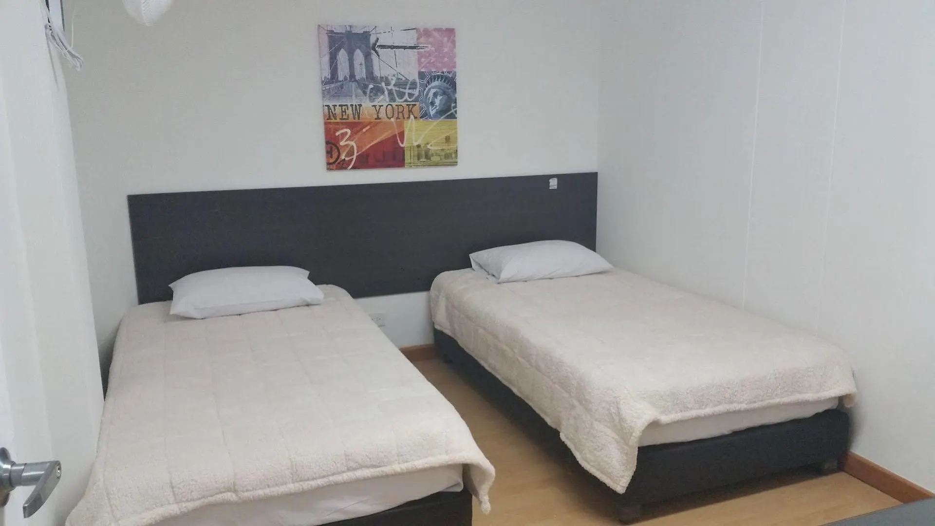 Hostal Lleras Calle 8 Medellin